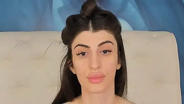 Snapshot of SkinnyDolly chatting on 12-15-25, 03:11 SkinnyDolly online show from 12-15-25, 03:11