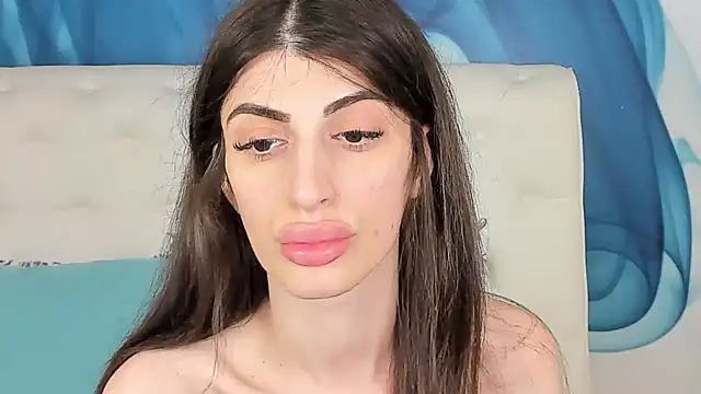 Snapshot of SkinnyDolly chatting on 12-19-25, 08:32 SkinnyDolly online show from 12-19-25, 08:32