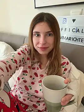 emma05 online show from 02-08-26, 07:01