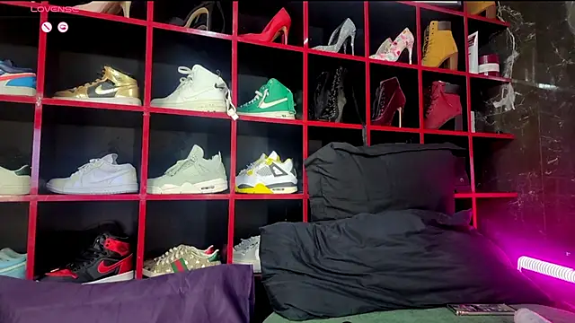 Indianbrownie online show from 04-17-26, 02:14