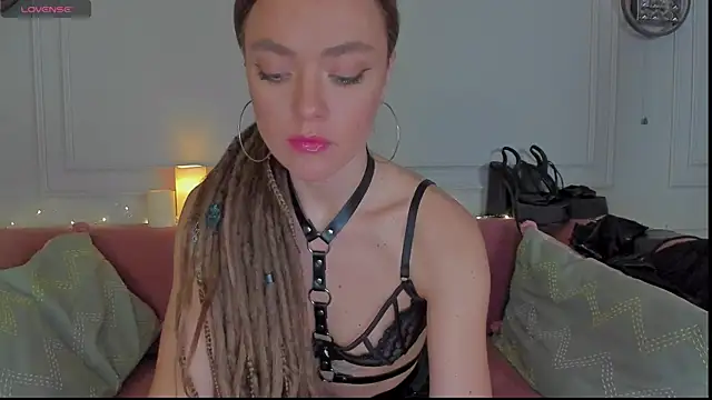 KellyFouler online show from 02-10-25, 01:44