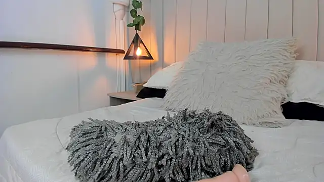 JulianaWaldo online show from 02-06-25, 05:09