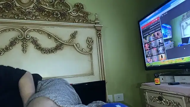 Snapshot of emylolo9 chatting on 01-04-25, 04:33 emylolo9 online show from 01-04-25, 04:33