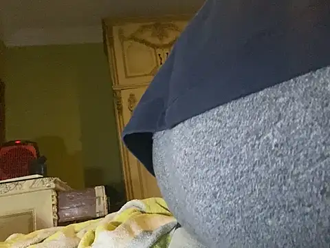 Snapshot of emylolo9 chatting on 02-08-25, 11:55 emylolo9 online show from 02-08-25, 11:55