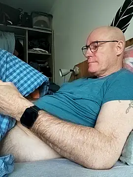 Snapshot of bogland33 chatting on 04-19-26, 06:10 bogland33 online show from 04-19-26, 06:10