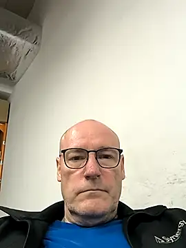 Snapshot of bogland33 chatting on 05-11-26, 03:29 bogland33 online show from 05-11-26, 03:29