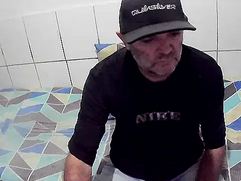 Snapshot of pierdona chatting on 11-18-25, 06:23 pierdona online show from 11-18-25, 06:23