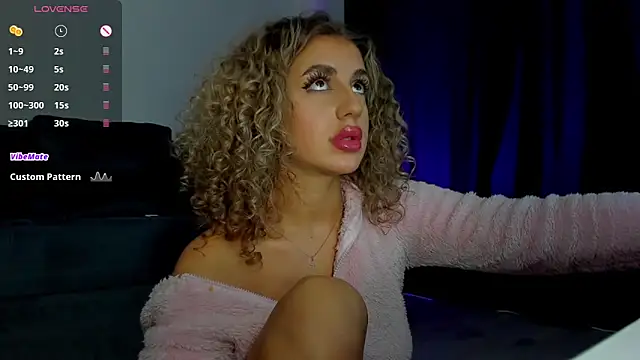 Snapshot of CurlyAnt0 chatting on 02-05-25, 03:45 CurlyAnt0 online show from 02-05-25, 03:45
