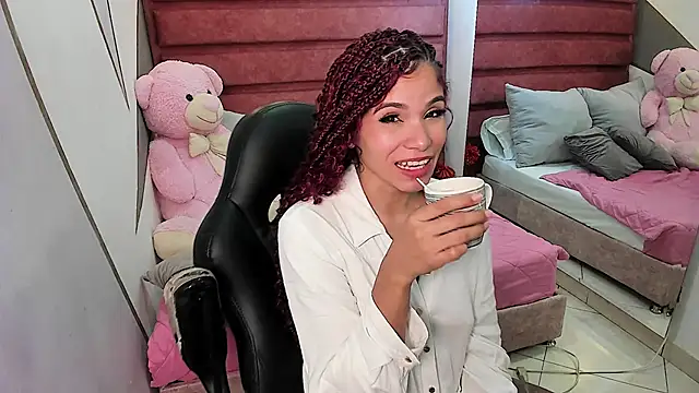 Snapshot of anna__duff chatting on 01-05-25, 10:53 anna duff online show from 01-05-25, 10:53