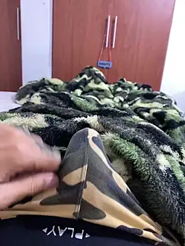 Snapshot of dantedesirexx chatting on 02-02-25, 01:45 dantedesirexx online show from 02-02-25, 01:45