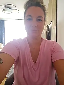 Snapshot of Bitch_MILF6 chatting on 09-14-25, 08:02 Bitch MILF6 online show from 09-14-25, 08:02