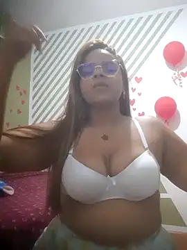 Snapshot of Evabigass chatting on 02-15-25, 09:59 Evabigass online show from 02-15-25, 09:59