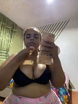 Snapshot of Evabigass chatting on 09-19-25, 08:20 Evabigass online show from 09-19-25, 08:20