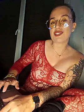 lindsay 33off online show from 10-22-25, 09:03