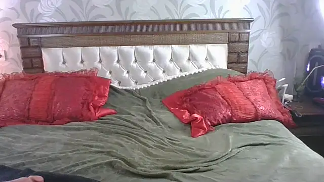 Izabella gold online show from 10-08-25, 03:20