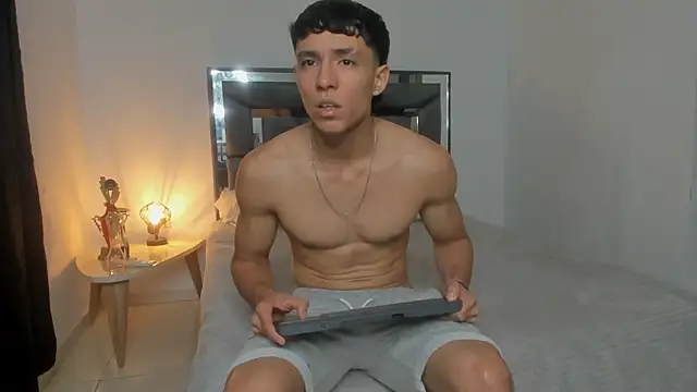 enzo sloran online show from 11-22-25, 06:12