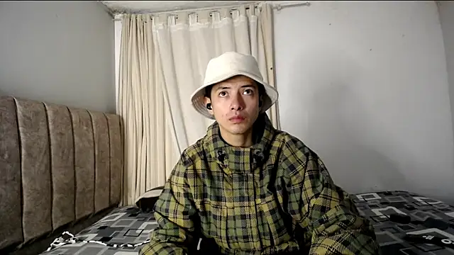 Snapshot of Yellowpokemon23 chatting on 11-12-25, 05:19 Yellowpokemon23 online show from 11-12-25, 05:19