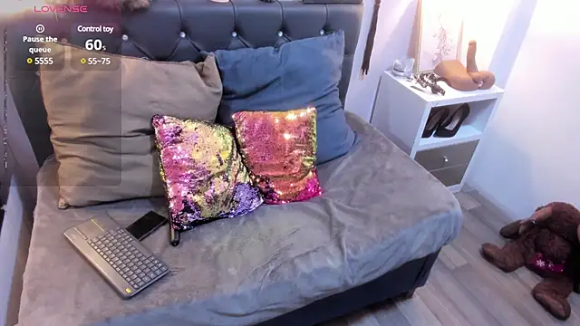 Slut Milf  online show from 02-22-25, 07:47