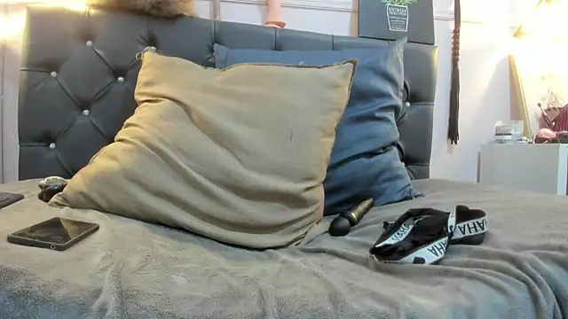 Slut Milf  online show from 02-22-25, 10:52