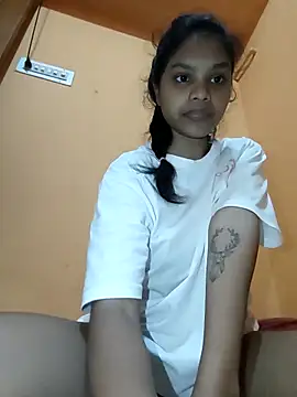 Snapshot of Cool__girl chatting on 11-01-25, 07:49 Cool girl online show from 11-01-25, 07:49