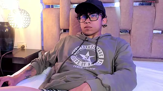 AkazaBoy  online show from 02-23-26, 04:32