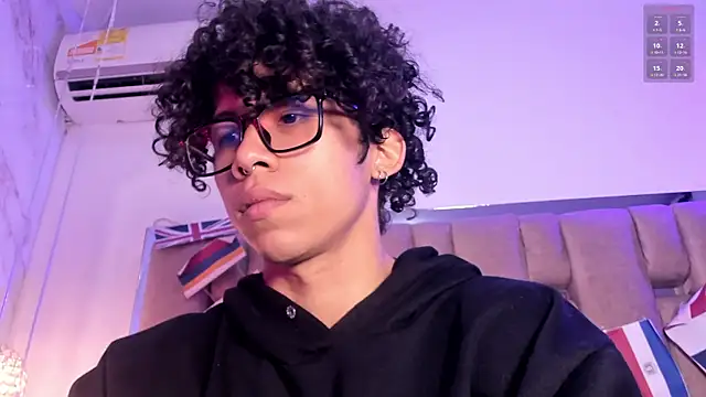 Snapshot of AkazaBoy_ chatting on 07-01-26, 08:52 AkazaBoy online show from 07-01-26, 08:52