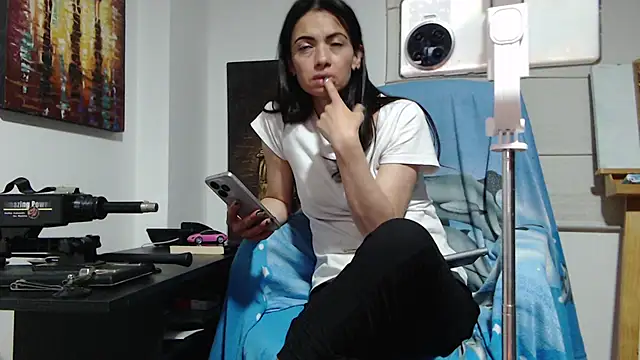 Afrodita Arggeniss online show from 12-11-24, 02:19