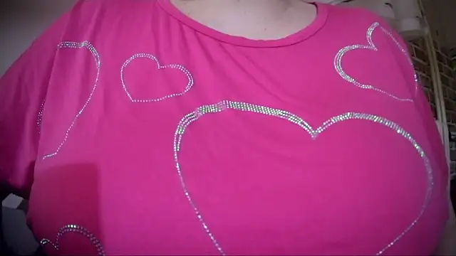 Snapshot of AalinnaK chatting on 03-04-26, 03:07 AalinnaK online show from 03-04-26, 03:07
