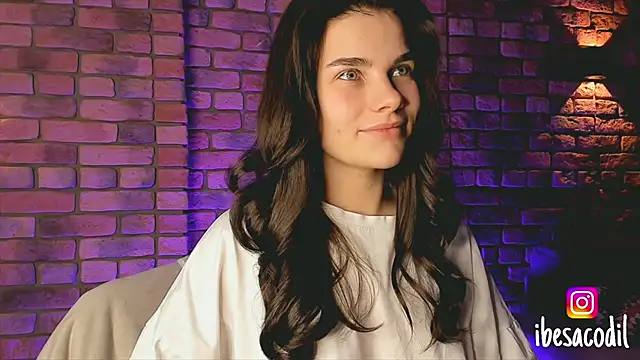 Snapshot of adriana_allien chatting on 01-19-25, 10:17 adriana allien online show from 01-19-25, 10:17