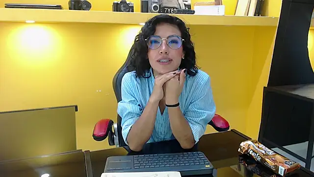 Snapshot of LeeThompson_ chatting on 12-19-24, 08:23 LeeThompson online show from 12-19-24, 08:23