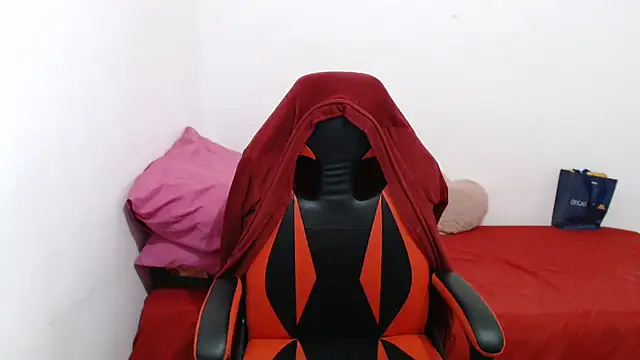 madelyn30 online show from 11-24-25, 08:30