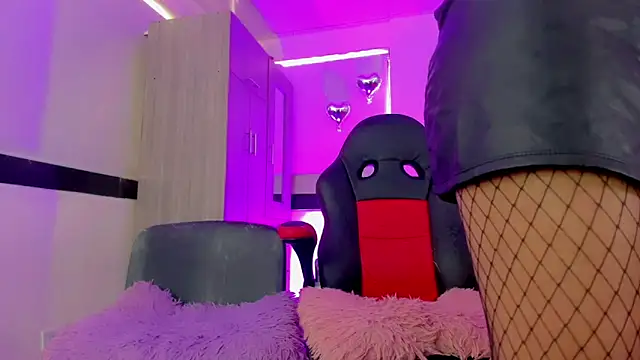 Hellen moons   online show from 02-15-26, 07:10