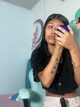  18 laura online show from 11-22-25, 04:00