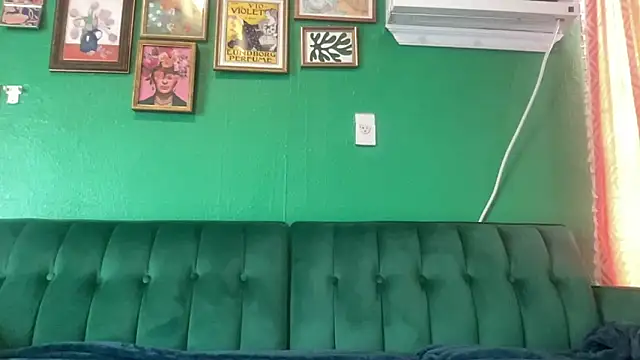 Snapshot of BaileyBaird chatting on 12-11-24, 04:31 BaileyBaird online show from 12-11-24, 04:31