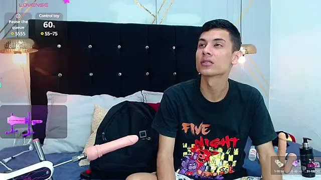 Snapshot of Oliver_king_sex chatting on 01-23-25, 03:01 Oliver king sex online show from 01-23-25, 03:01