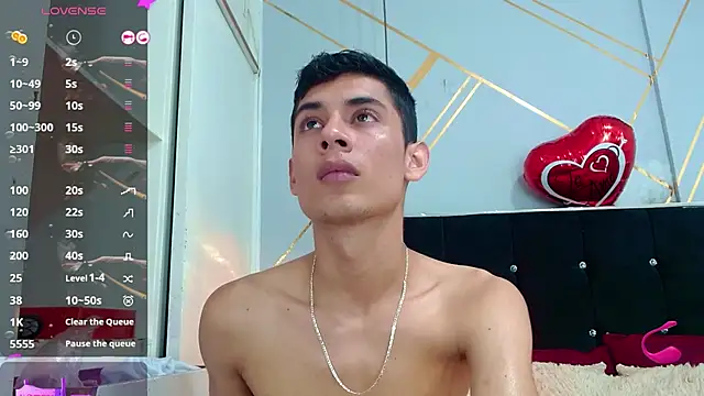 Snapshot of Oliver_king_sex chatting on 03-06-25, 06:16 Oliver king sex online show from 03-06-25, 06:16