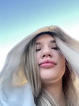 Holly Molii online show from 12-19-24, 05:18