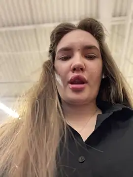 Holly Molii online show from 12-28-24, 08:37