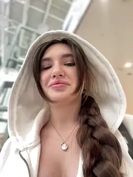 Holly Molii online show from 01-16-25, 05:32