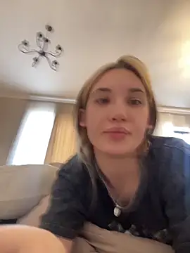 Snapshot of Holly_Molii chatting on 06-14-26, 11:34 Holly Molii online show from 06-14-26, 11:34