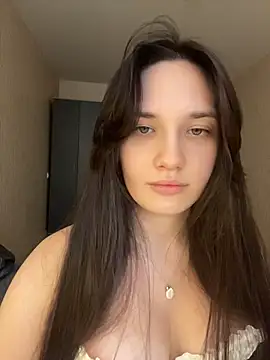 Snapshot of Holly_Molii chatting on 06-25-26, 12:42 Holly Molii online show from 06-25-26, 12:42