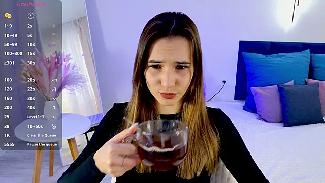 Alice Weiss online show from 03-04-25, 05:21