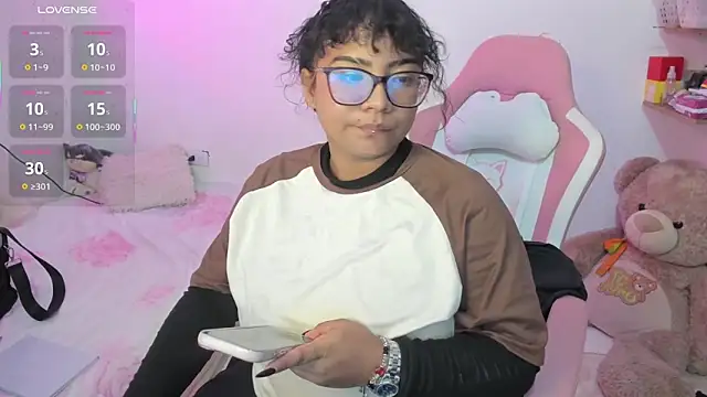 Snapshot of im_angels77 chatting on 09-19-25, 04:14 im angels77 online show from 09-19-25, 04:14