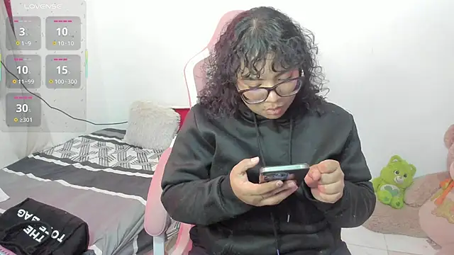 Snapshot of im_angels77 chatting on 10-01-25, 11:33 im angels77 online show from 10-01-25, 11:33