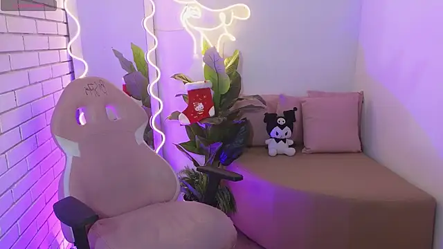 hina tay online show from 12-18-24, 04:20