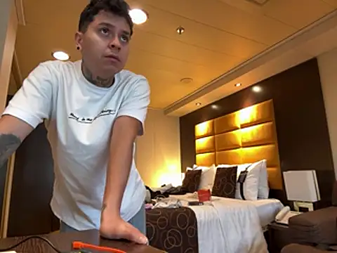 Snapshot of crazyrabbits chatting on 02-01-25, 12:37 crazyrabbits online show from 02-01-25, 12:37