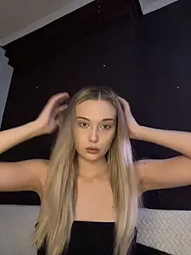 Snapshot of Alisa_Rise chatting on 02-16-25, 08:43 Alisa Rise online show from 02-16-25, 08:43