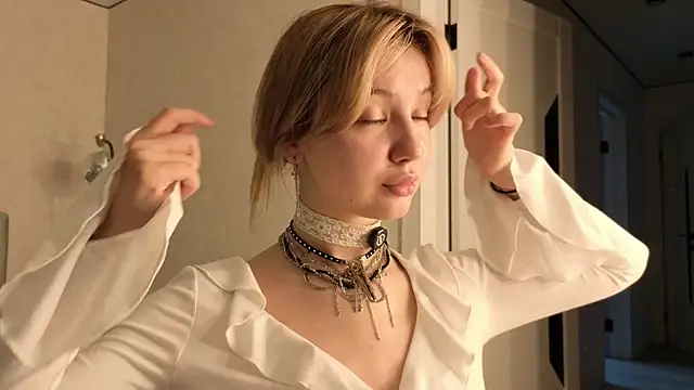 bonnyfloweer online show from 06-10-26, 04:17