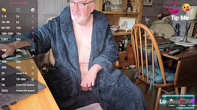 Adamdaddybear online show from 10-19-25, 08:37