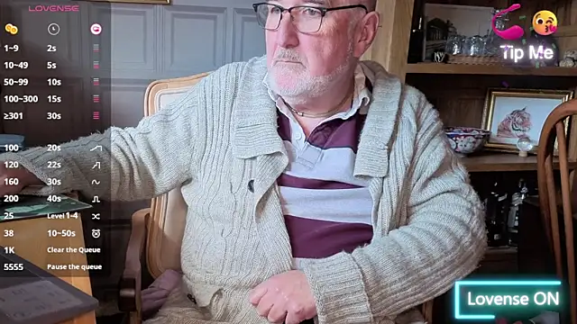 Adamdaddybear online show from 10-25-25, 12:45